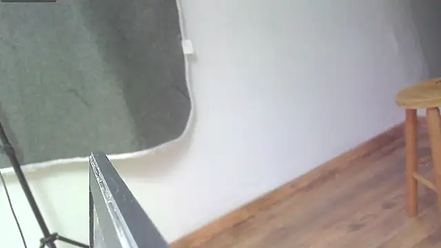 carolinesampaio online show from February 4, 2025, 5:01 pm