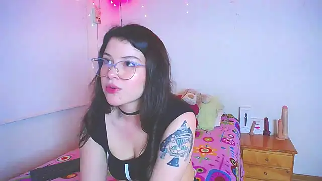 juli05star20 online show from January 11, 2025, 4:06 am
