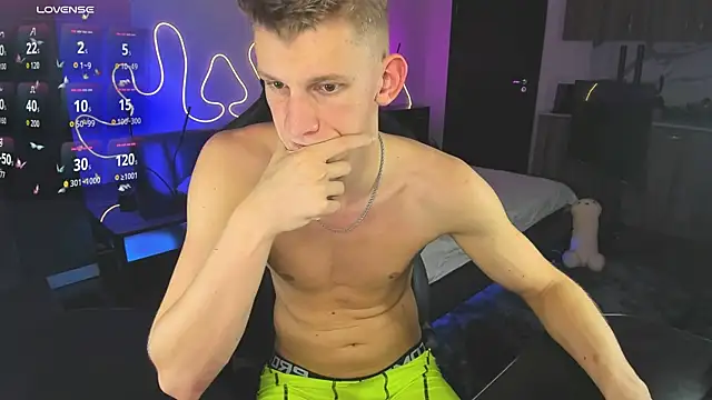 Snapshot of Brad_Maloney chatting on October 17, 2025, 7:37 pm Brad Maloney online show from October 17, 2025, 7:37 pm