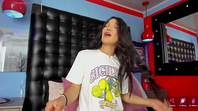 CloeRodriguez online show from October 20, 2025, 8:53 pm