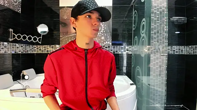 SexyJuliii21 online show from October 3, 2025, 9:27 pm