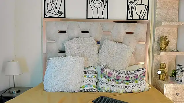 SexyJuliii21 online show from October 10, 2025, 11:00 am