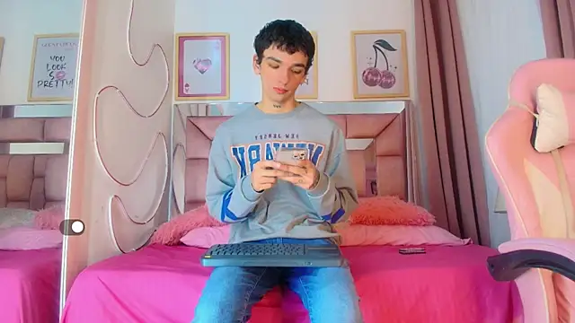 SexyJuliii21 online show from November 7, 2025, 10:24 pm