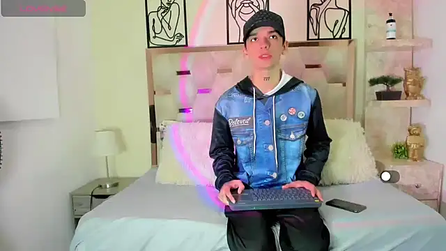 SexyJuliii21 online show from September 28, 2025, 9:11 pm