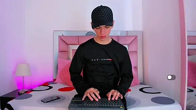 SexyJuliii21 online show from September 27, 2025, 8:59 pm