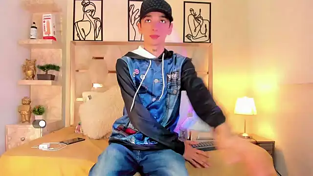 SexyJuliii21 online show from September 24, 2025, 8:59 pm