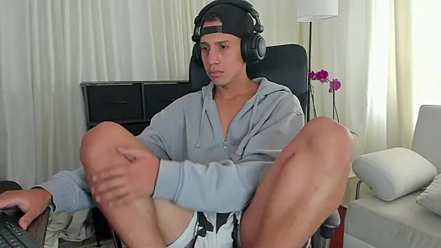 Snapshot of matt_benji chatting on October 20, 2025, 6:08 pm matt benji online show from October 20, 2025, 6:08 pm