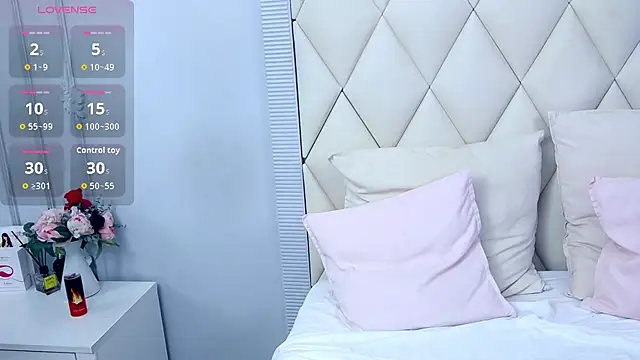 GinaBear online show from October 3, 2025, 6:20 pm