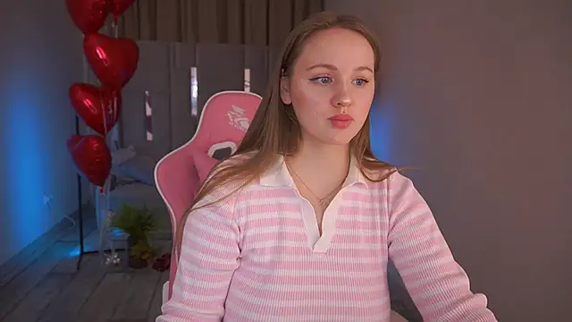 LylaYeess online show from February 17, 2025, 6:42 am