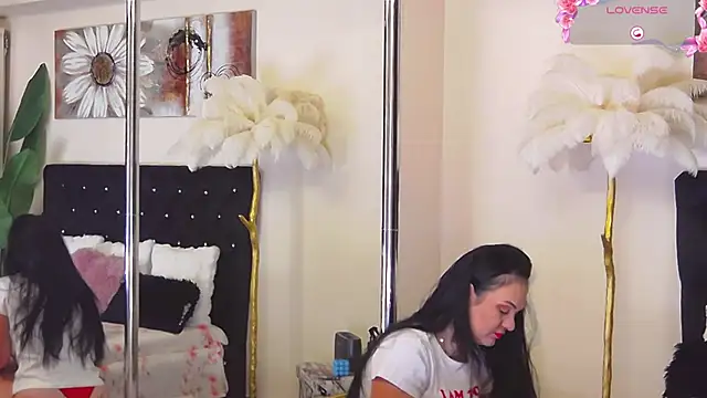 Snapshot of Estheraa chatting on October 25, 2025, 4:22 am Estheraa online show from October 25, 2025, 4:22 am