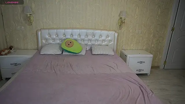 LunaaMayy online show from November 19, 2025, 10:10 pm