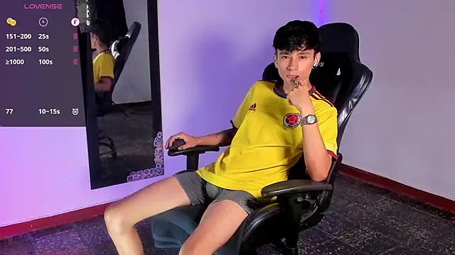 cute diego  online show from January 23, 2025, 10:22 pm