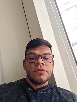 Snapshot of QueenLaV chatting on October 28, 2025, 5:01 pm QueenLaV online show from October 28, 2025, 5:01 pm