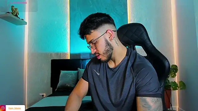 Snapshot of Liam_Kleiin chatting on July 3, 2026, 11:17 am Liam Kleiin online show from July 3, 2026, 11:17 am