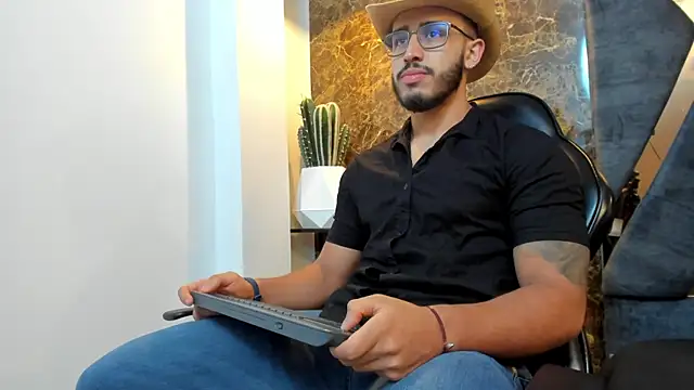 Snapshot of Liam_Kleiin chatting on September 18, 2025, 11:24 am Liam Kleiin online show from September 18, 2025, 11:24 am