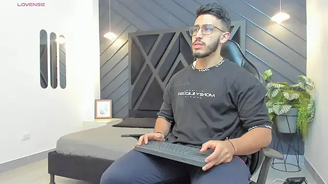 Snapshot of Liam_Kleiin chatting on October 1, 2025, 11:14 am Liam Kleiin online show from October 1, 2025, 11:14 am