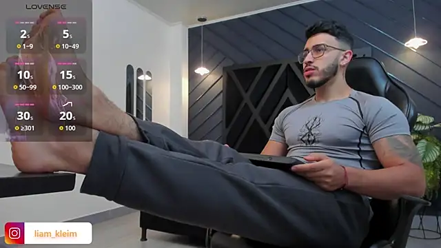 Snapshot of Liam_Kleiin chatting on October 24, 2025, 11:31 am Liam Kleiin online show from October 24, 2025, 11:31 am