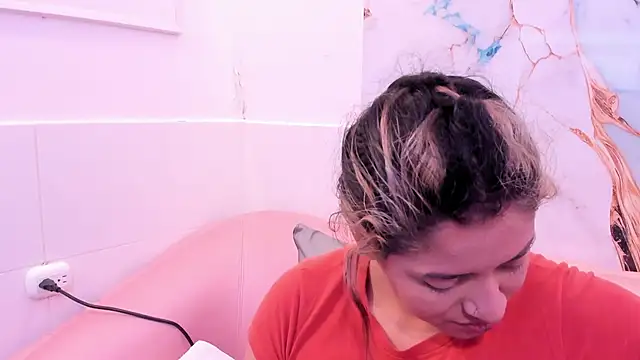 taylor cupper online show from November 20, 2025, 3:18 am