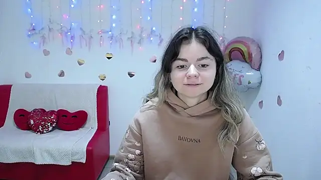 TinaRedly online show from October 13, 2025, 5:25 pm