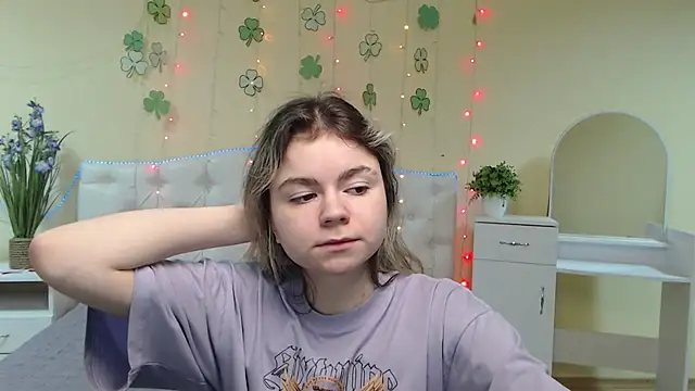 TinaRedly online show from March 15, 2025, 4:46 am