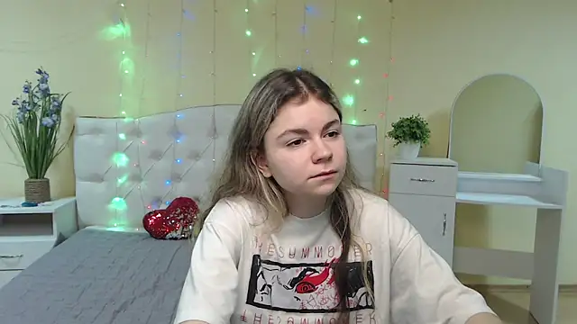 TinaRedly online show from February 2, 2025, 1:52 pm