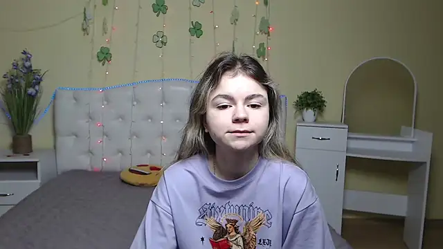 TinaRedly online show from March 23, 2025, 12:47 am