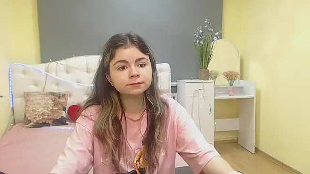 TinaRedly online show from May 14, 2026, 6:10 am