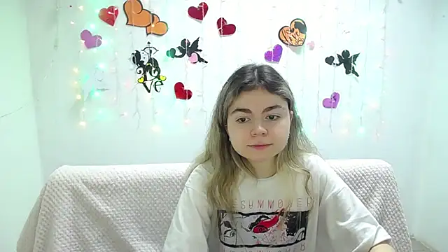 TinaRedly online show from February 28, 2025, 9:44 pm