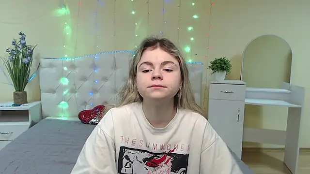 TinaRedly online show from February 2, 2025, 4:54 pm