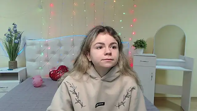 TinaRedly online show from February 2, 2025, 6:36 am