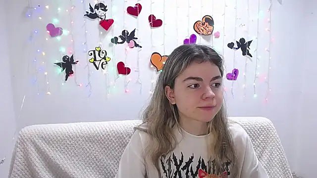 TinaRedly online show from February 21, 2025, 9:43 pm