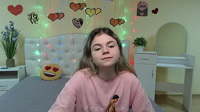 TinaRedly online show from March 5, 2025, 10:10 pm