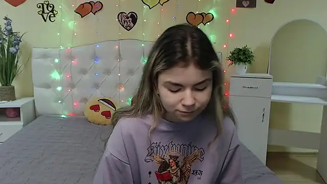 TinaRedly online show from March 4, 2025, 4:27 am