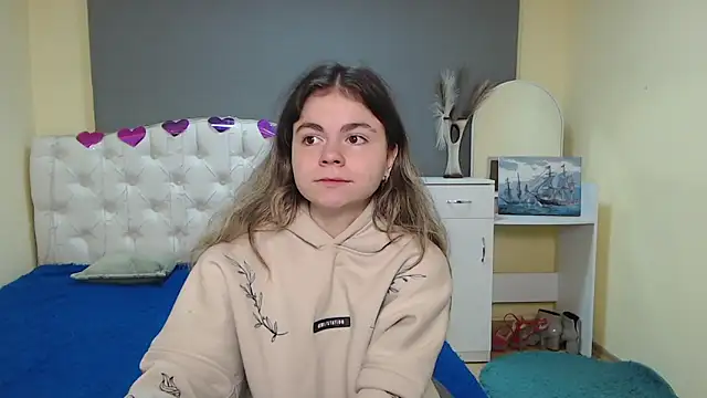 TinaRedly online show from October 3, 2025, 5:47 pm