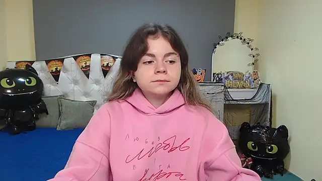 TinaRedly online show from October 31, 2025, 6:43 am