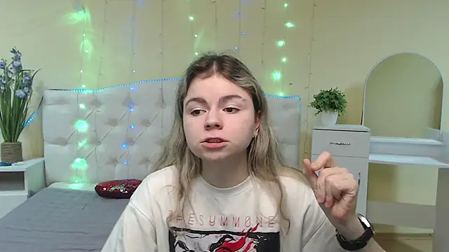 TinaRedly online show from February 4, 2025, 12:29 am
