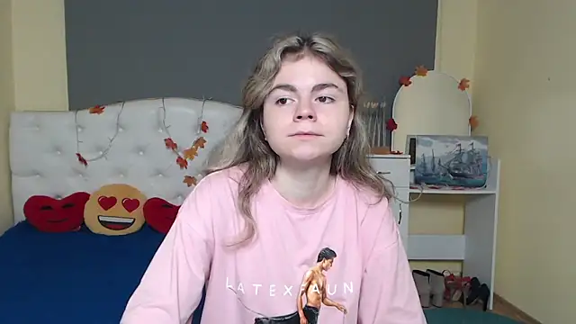 TinaRedly online show from November 22, 2025, 12:26 pm