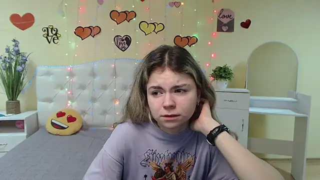TinaRedly online show from February 16, 2025, 10:11 pm