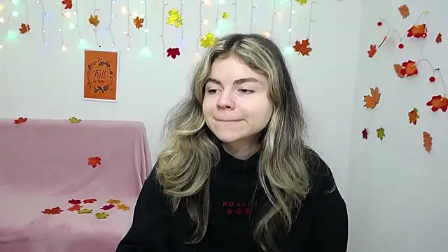 TinaRedly online show from December 2, 2025, 6:42 pm