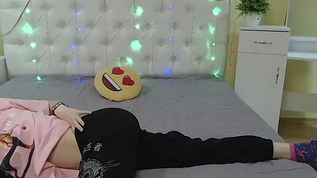 TinaRedly online show from February 15, 2025, 10:10 pm
