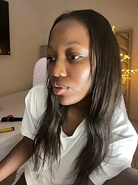 kellya  online show from April 17, 2026, 9:39 pm