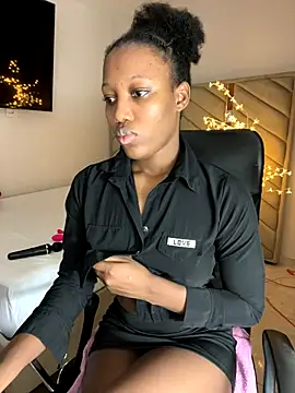 kellya  online show from November 10, 2025, 11:10 pm