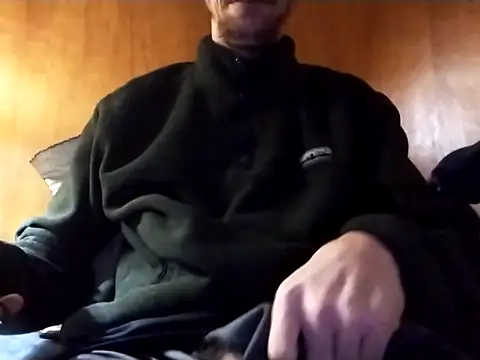 Snapshot of elmerfuddin87 chatting on December 16, 2025, 8:35 pm elmerfuddin87 online show from December 16, 2025, 8:35 pm