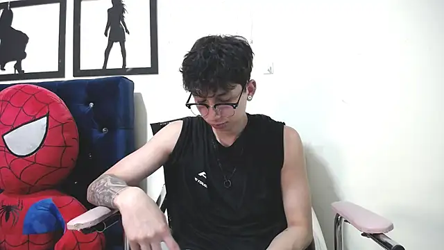  Thomas hot  online show from November 7, 2025, 4:17 am