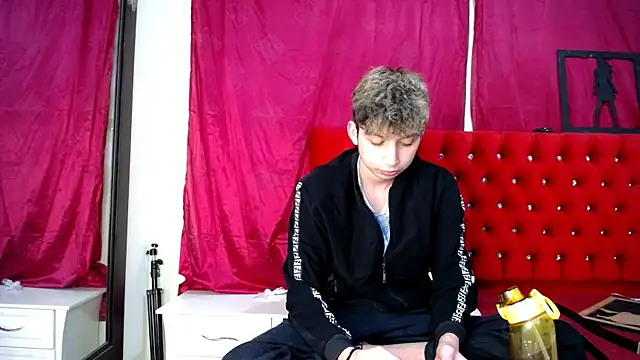  Thomas hot  online show from March 4, 2025, 7:08 am
