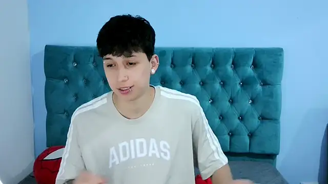  Thomas hot  online show from December 18, 2025, 3:22 am