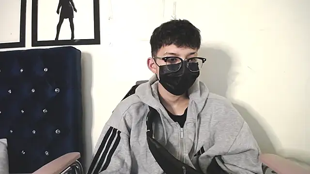  Thomas hot  online show from September 30, 2025, 1:33 am