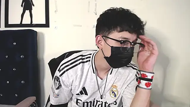  Thomas hot  online show from October 8, 2025, 3:52 am