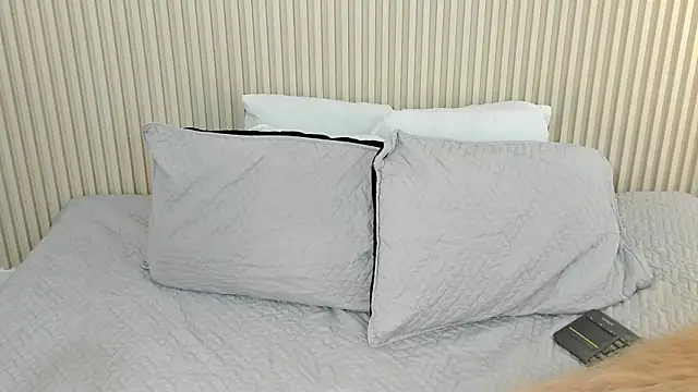 charlottebrowns  online show from June 2, 2026, 1:11 pm