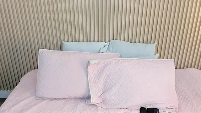 charlottebrowns  online show from January 9, 2026, 1:29 pm